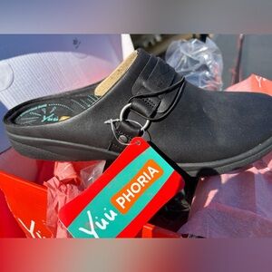 Yuu Phoria Darnette Black Slip-On Clog with Ring Accent